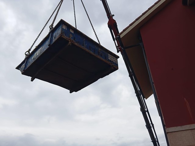 Avanza tu obra sin cortes: transporte de tierras y escombros de excavación en Porriño