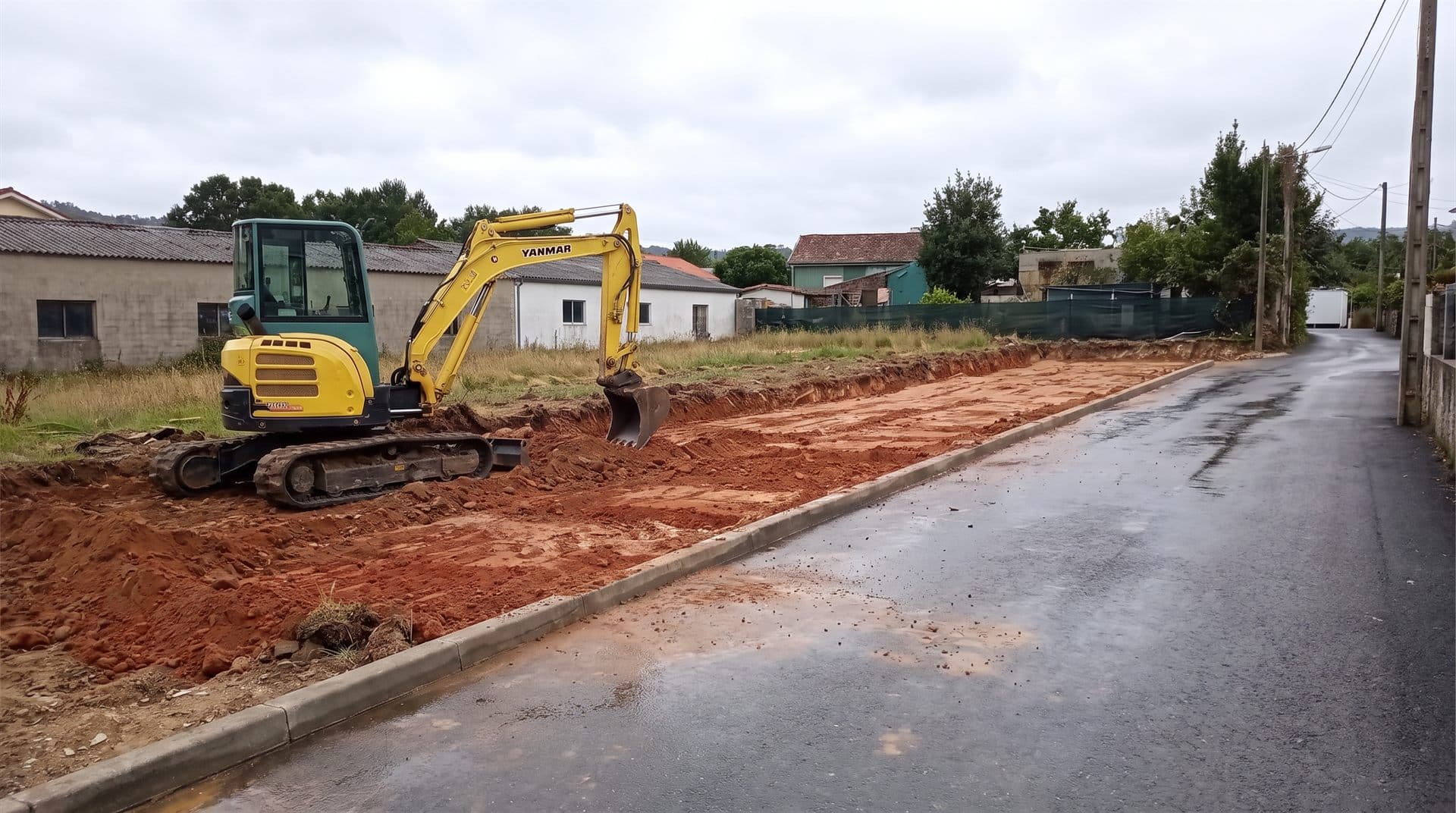 Obra de excavación y movimiento de tierras en marcha en Vigo