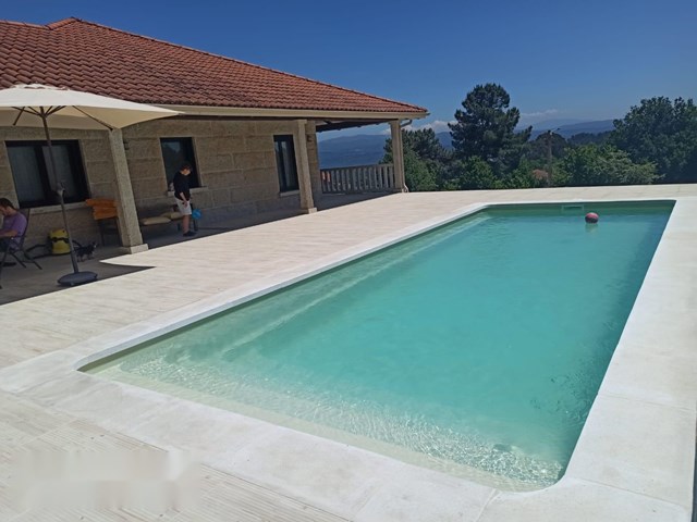 Preparamos el terreno para piscina y jardín en Tomiño