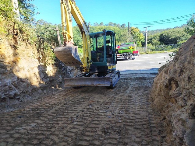 Retroexcavadora para grandes excavaciones en Tui