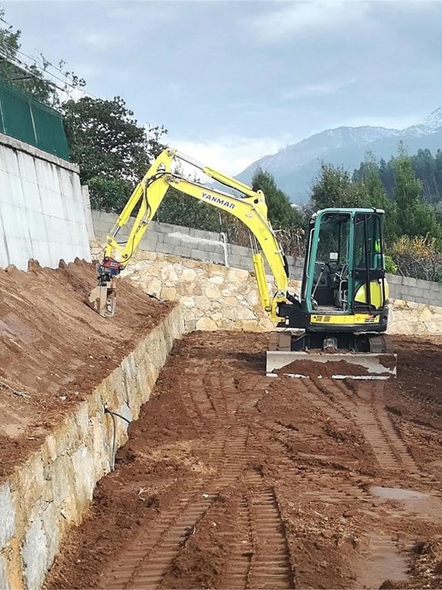 Trabajos de excavaciones y rellenos en Nigrán